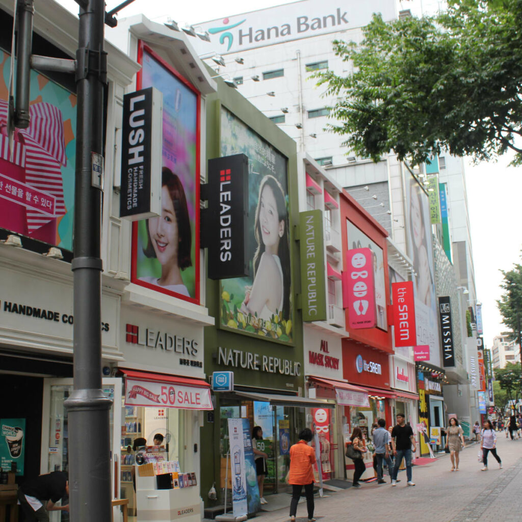 Korean cosmetics in China: psychical stores